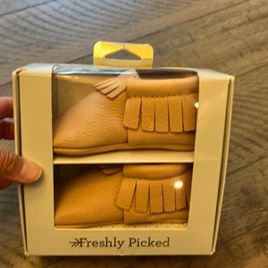 New freshly pick shoes size 5 2-2.5 years old